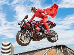 Real Motorbike Super Hero Stunt 3D - crazygames